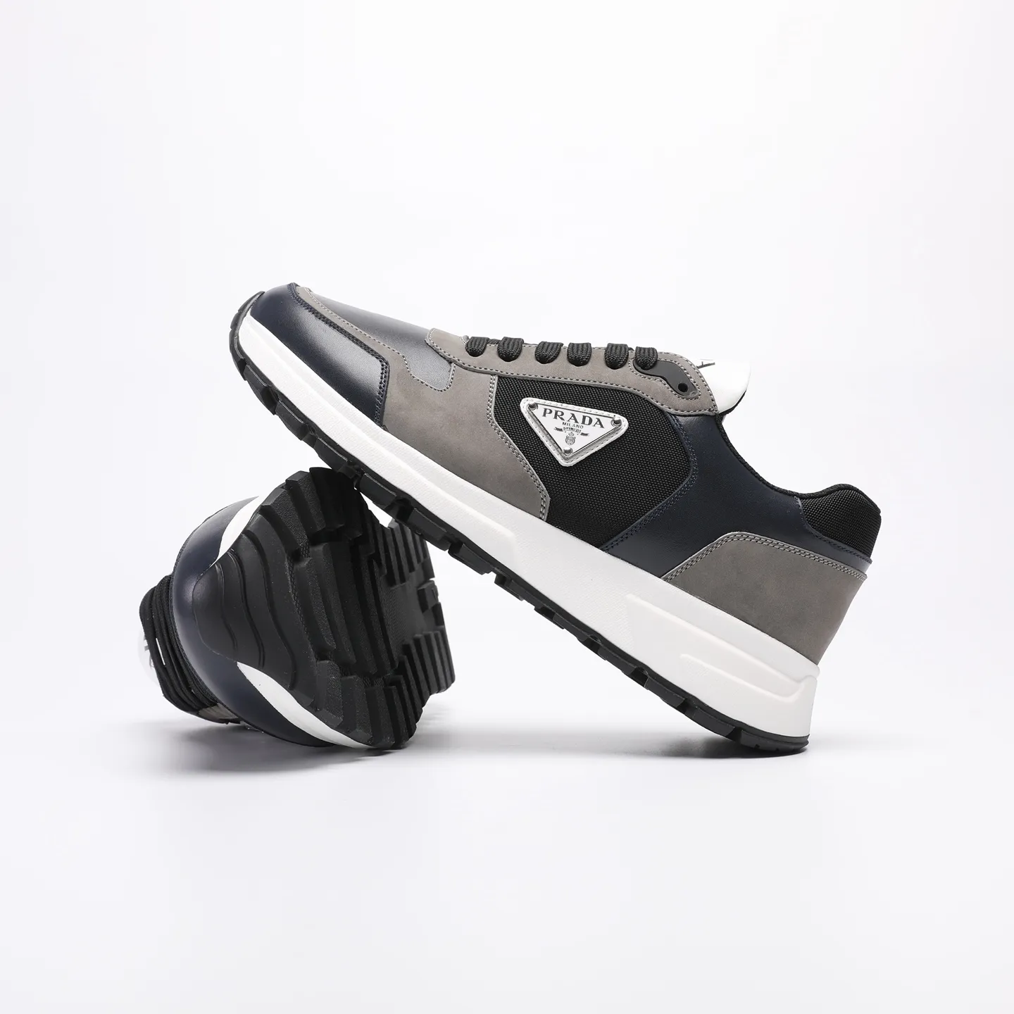 Batch 580 [PRADA] Men's shoes are popular in the counter, official website synchronization, high-quality shipments. Fabric: original cowhide with snakeskin. Lining: cowhide feet + cowhide lining. Outsole: original TPU + foam. Size: 38-46